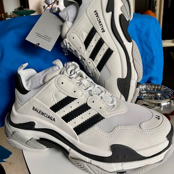 Balenciaga x adidas Triple S
Black White Sneakers - Picture 1 of 6